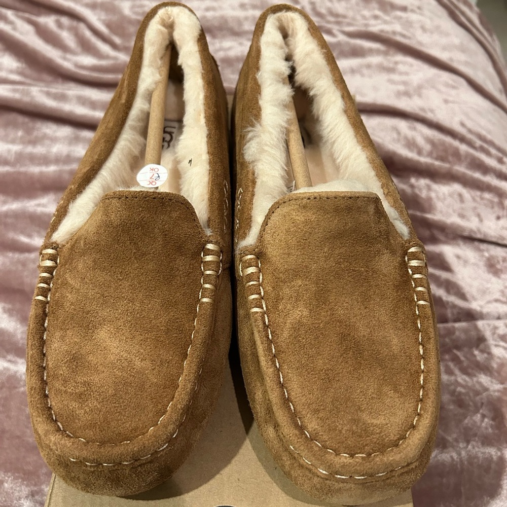 ❤️Closet clean out! UGG Chestnut Suede Ansley Water Resistant Slipper